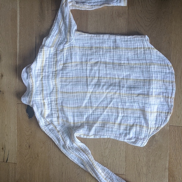 100% cotton striped button up shirt. Size xsmall - Picture 6 of 6